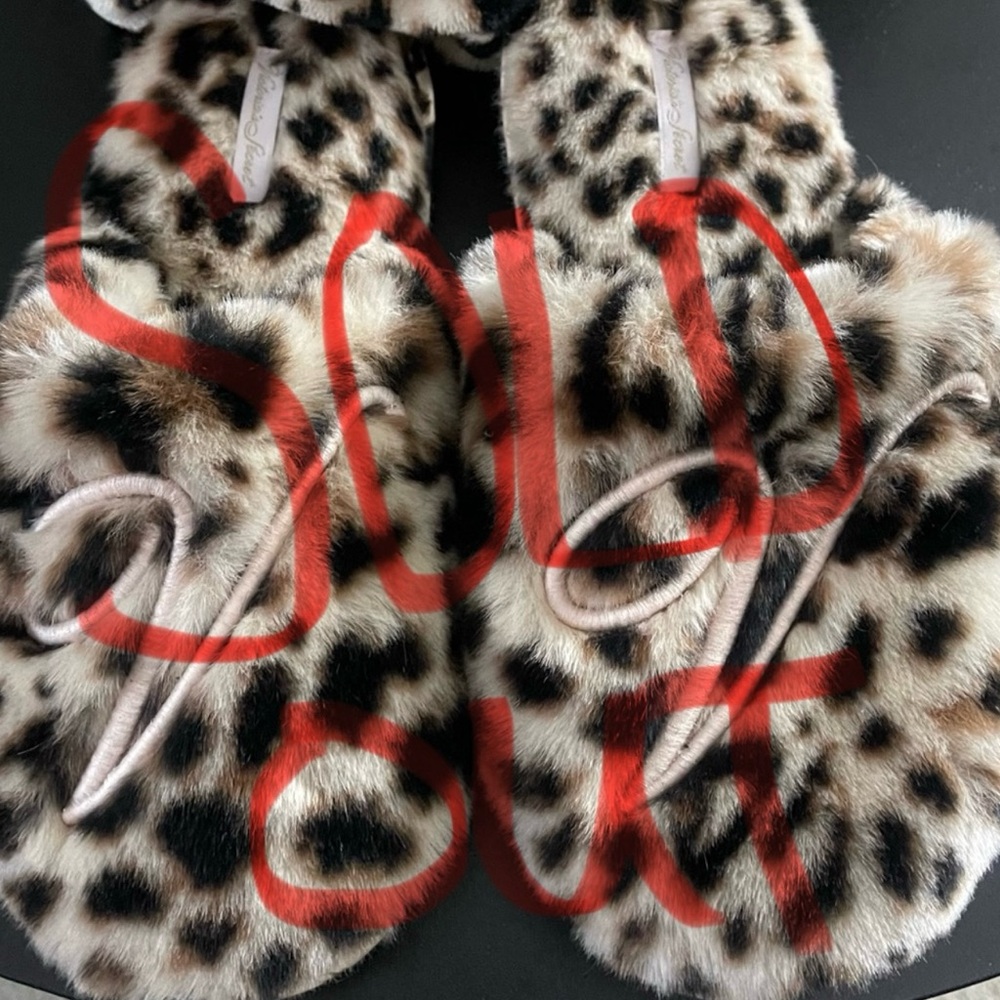 Leopard Print Plush Slippers